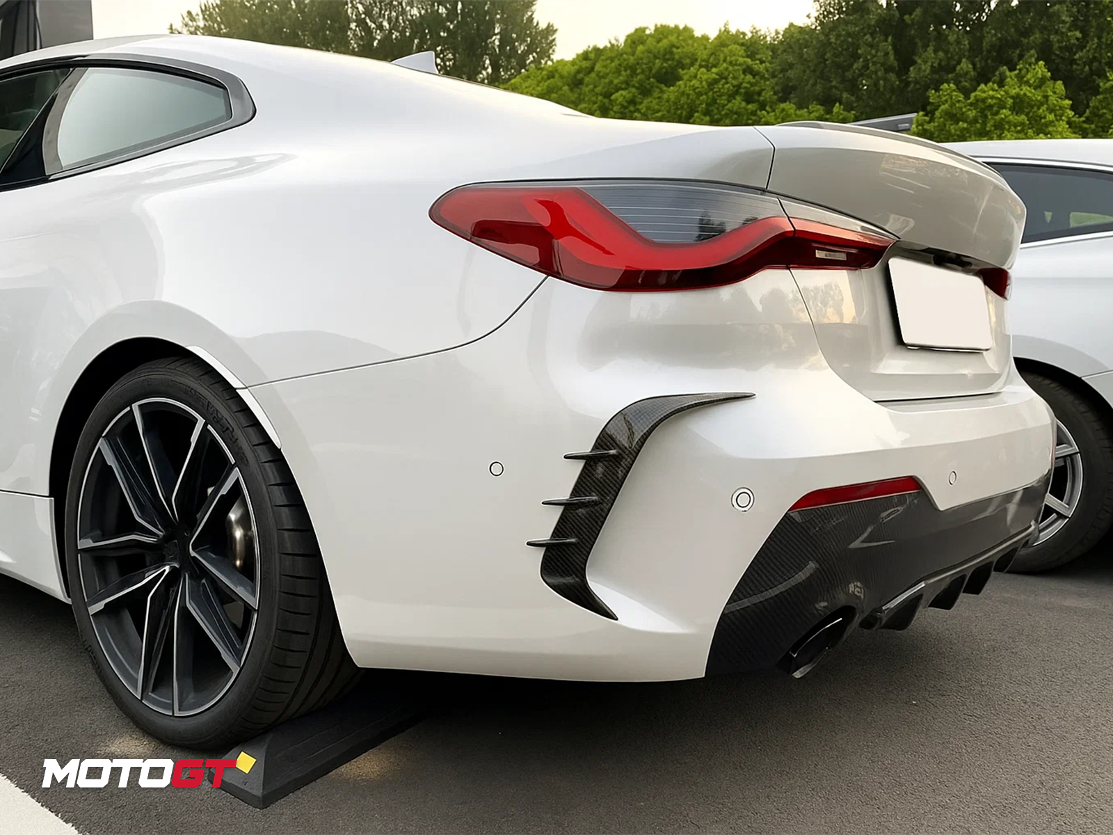 4 SERIES REAR BUMPER TRIM